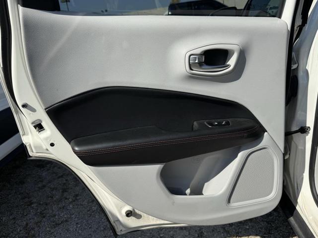 Photo of 2018 White Clearcoat Jeep Compass