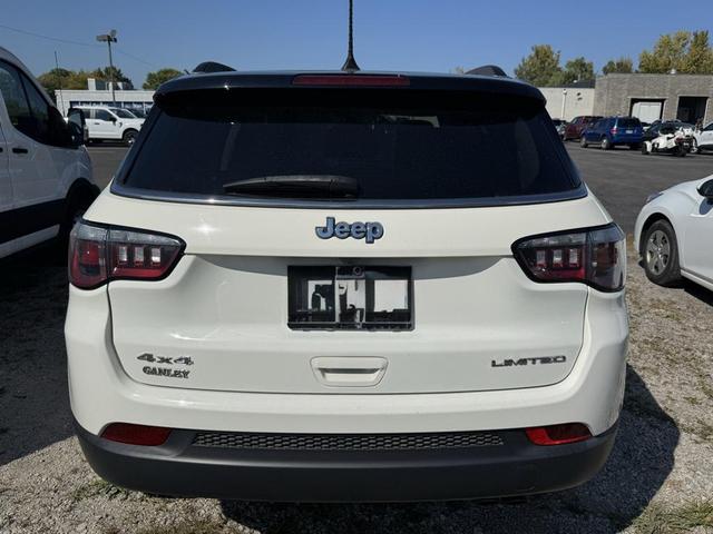 Photo of 2018 White Clearcoat Jeep Compass