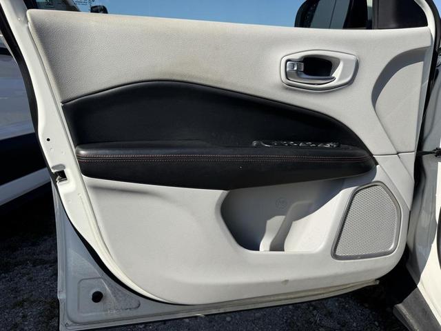 Photo of 2018 White Clearcoat Jeep Compass