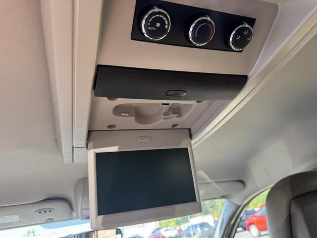 Photo of 2012 Cashmere Pearlcoat Chrysler Town & Country