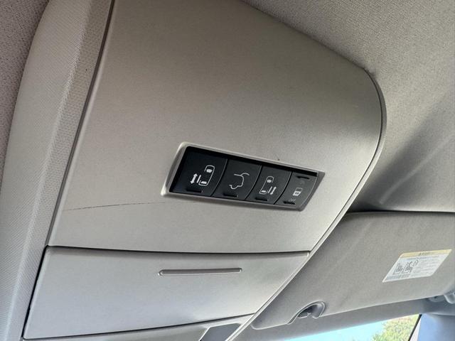 Photo of 2012 Cashmere Pearlcoat Chrysler Town & Country