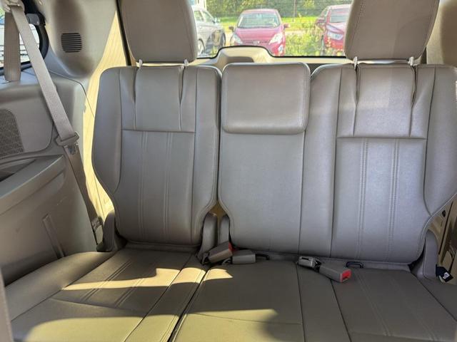 Photo of 2012 Cashmere Pearlcoat Chrysler Town & Country