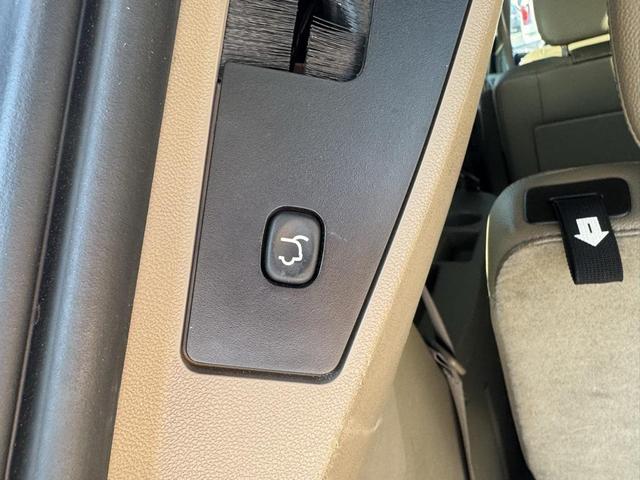 Photo of 2012 Cashmere Pearlcoat Chrysler Town & Country