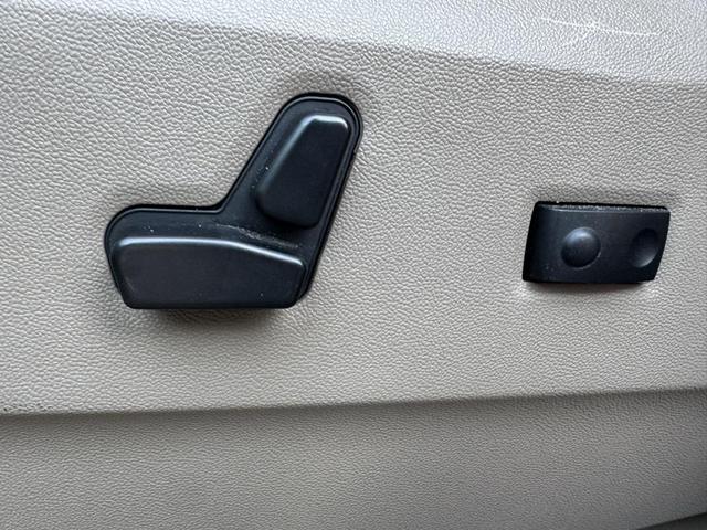 Photo of 2012 Cashmere Pearlcoat Chrysler Town & Country