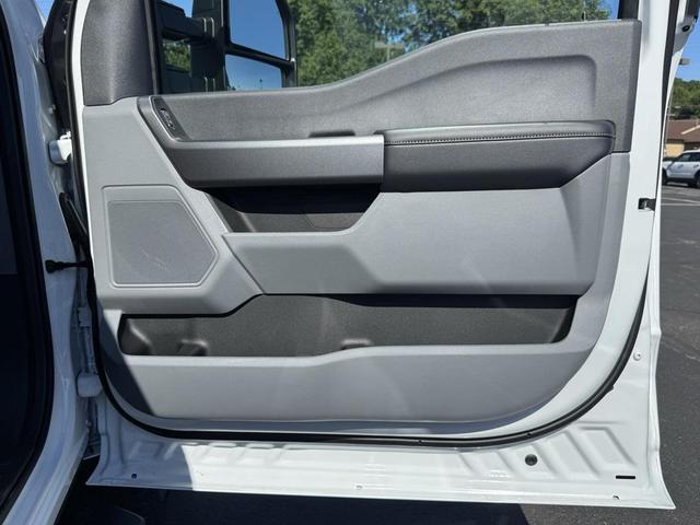Photo of 2025 OXFORD WHITE Ford F-250