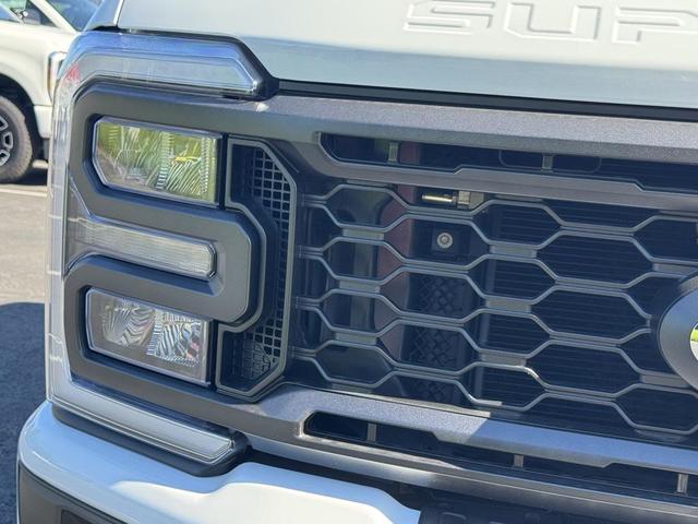 Photo of 2025 OXFORD WHITE Ford F-250