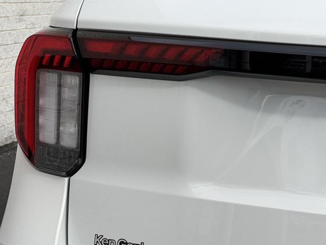 Photo of 2026 STAR WHITE MET TRI-COAT Ford Explorer