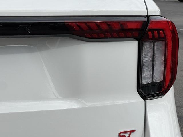 Photo of 2026 STAR WHITE MET TRI-COAT Ford Explorer