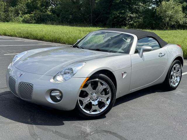 Photo of 2008 Cool (Liquid Silver Metallic) Pontiac Solstice