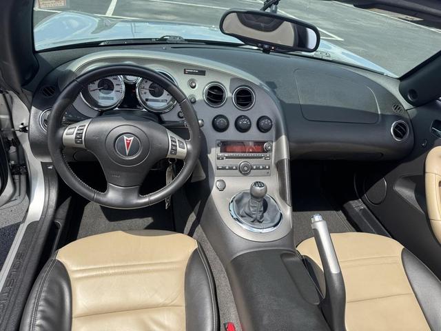 Photo of 2008 Cool (Liquid Silver Metallic) Pontiac Solstice