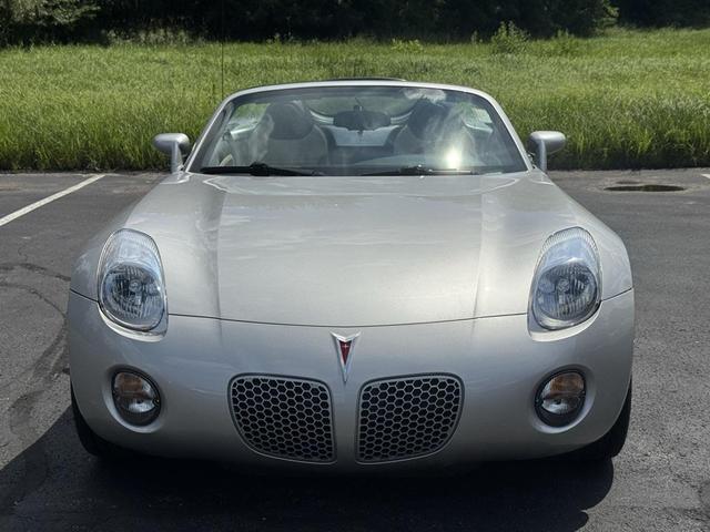 Photo of 2008 Cool (Liquid Silver Metallic) Pontiac Solstice