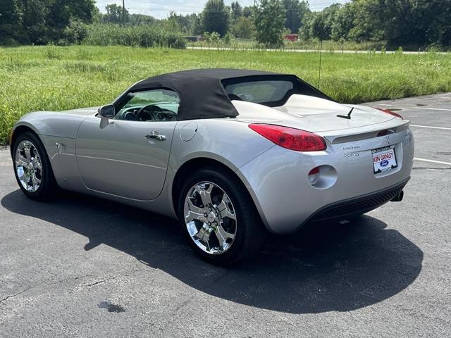 Photo of 2008 Cool (Liquid Silver Metallic) Pontiac Solstice