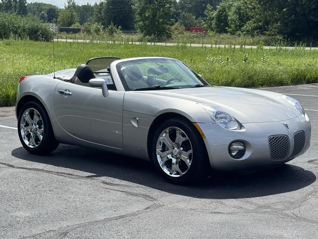 Photo of 2008 Cool (Liquid Silver Metallic) Pontiac Solstice