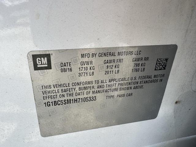 Photo of 2017 Summit White Chevrolet Cruze