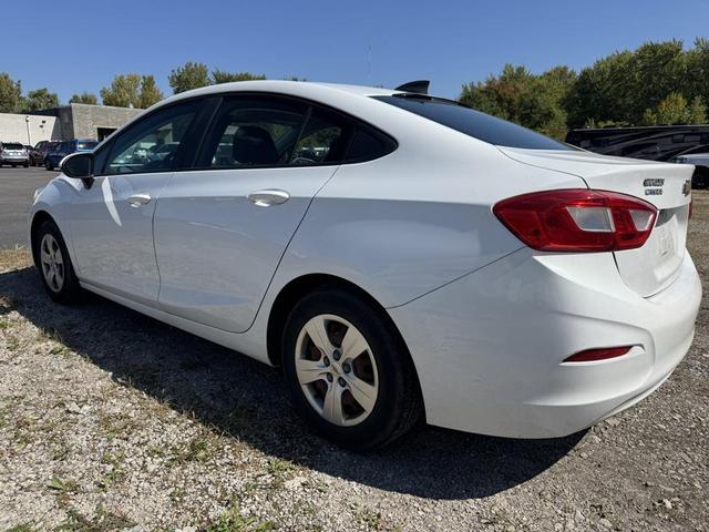 Photo of 2017 Summit White Chevrolet Cruze