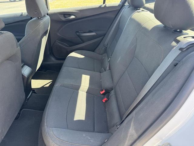 Photo of 2017 Summit White Chevrolet Cruze