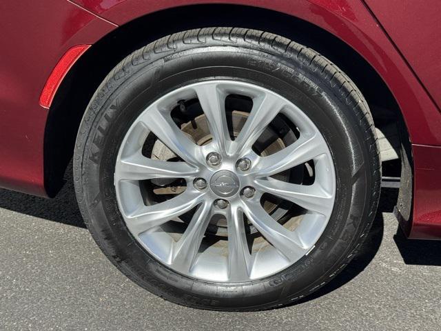 Photo of 2015 Velvet Red Pearlcoat Chrysler 200