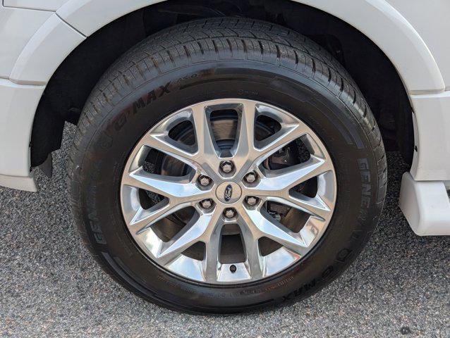 Photo of 2017 Oxford White Ford Expedition