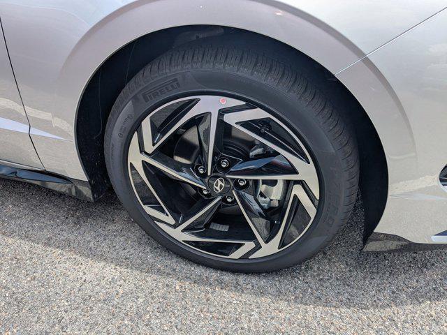 Photo of 2025 Aero Silver Hyundai SONATA