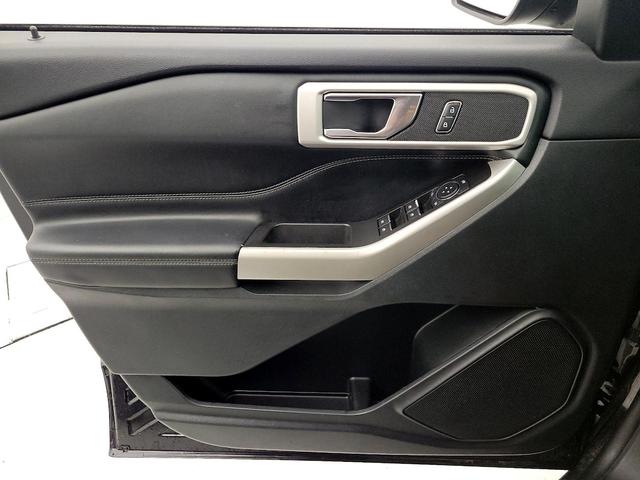 Photo of 2022 Black Ford Explorer
