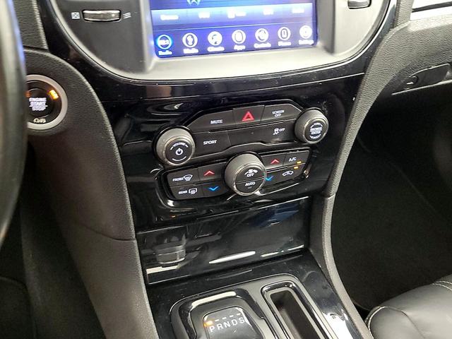 Photo of 2019 Black Chrysler 300