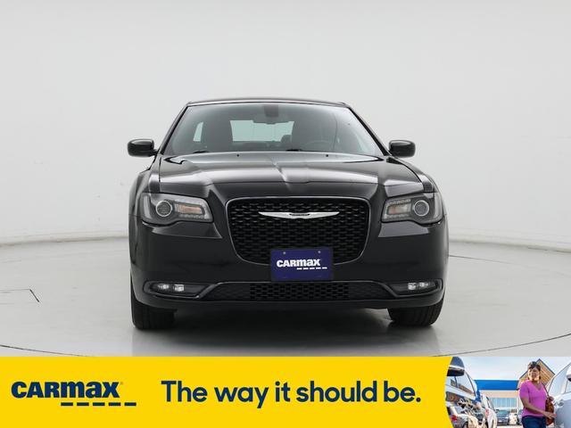 Photo of 2019 Black Chrysler 300