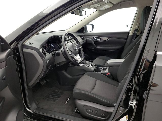 Photo of 2020 Black Nissan Rogue