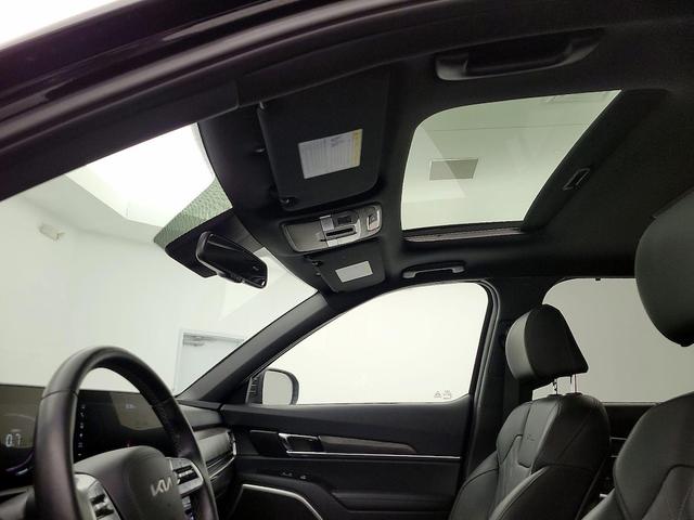 Photo of 2023 Black Kia Telluride