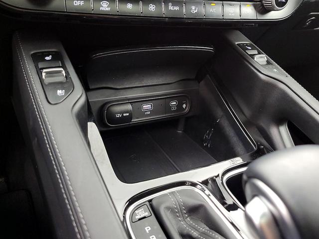 Photo of 2023 Black Kia Telluride
