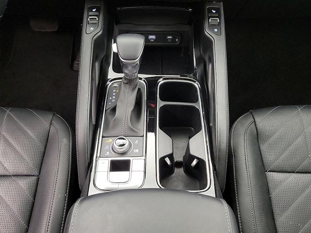 Photo of 2023 Black Kia Telluride
