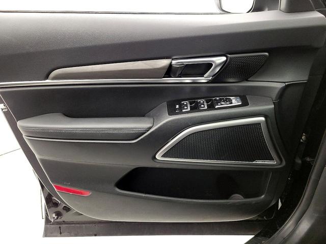 Photo of 2023 Black Kia Telluride