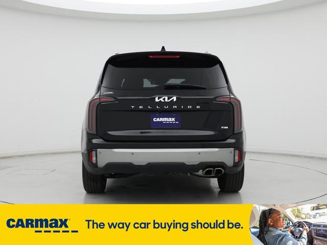 Photo of 2023 Black Kia Telluride