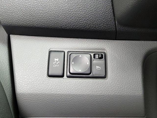 Photo of 2015 White Nissan NV200