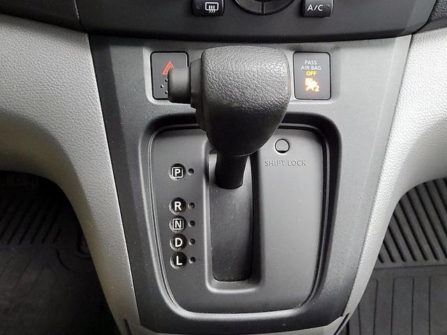 Photo of 2015 White Nissan NV200