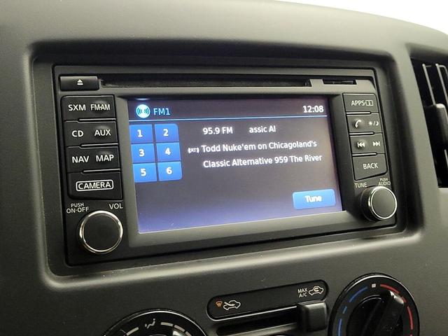 Photo of 2015 White Nissan NV200