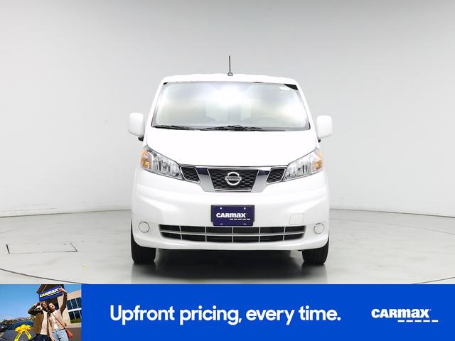 Photo of 2015 White Nissan NV200