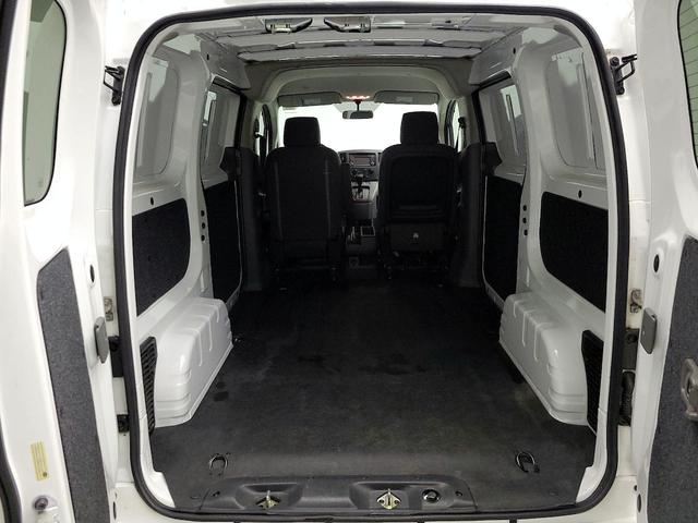 Photo of 2015 White Nissan NV200
