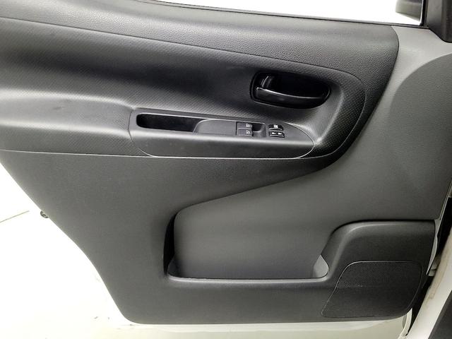 Photo of 2015 White Nissan NV200