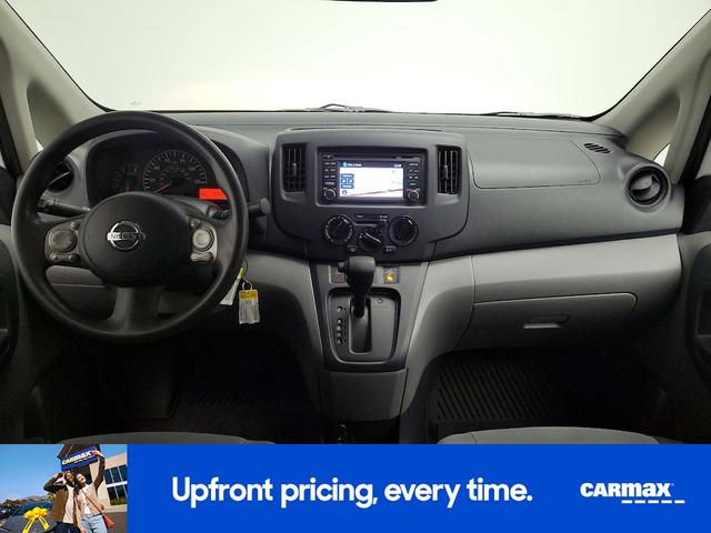 Photo of 2015 White Nissan NV200