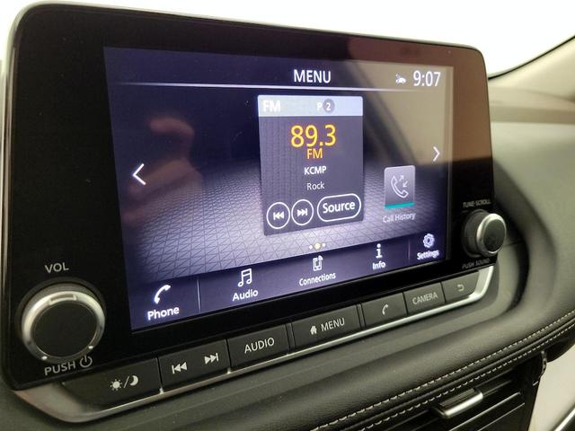 Photo of 2022 Silver Nissan Rogue