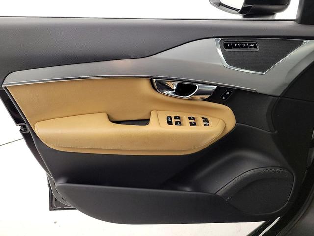 Photo of 2017 Black Volvo XC90