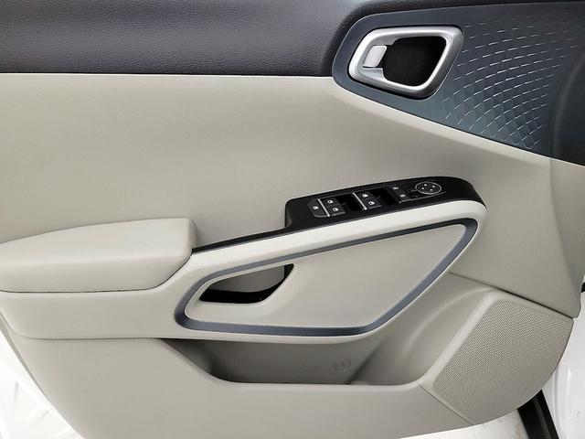 Photo of 2023 White Kia Soul