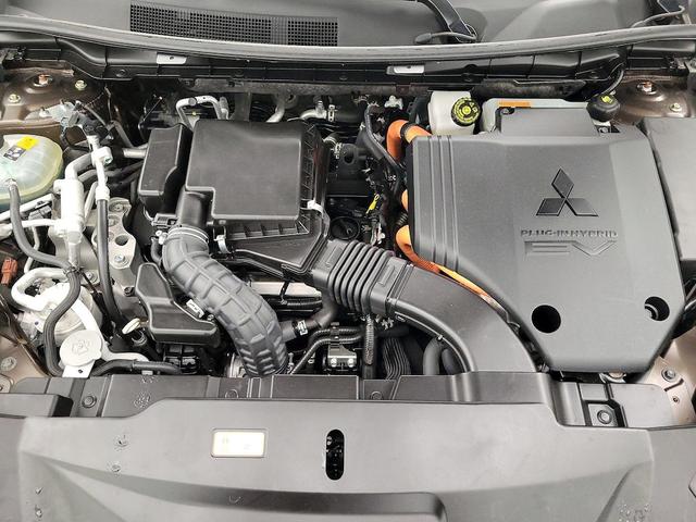 Photo of 2023 Brown Mitsubishi Outlander PHEV
