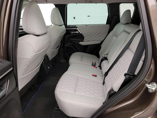 Photo of 2023 Brown Mitsubishi Outlander PHEV