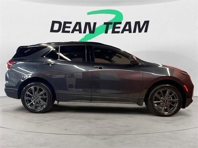 Photo of 2022 Iron Gray Metallic Chevrolet Equinox