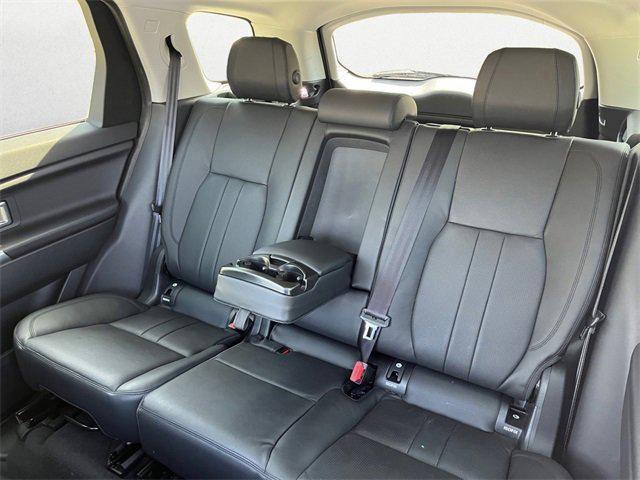 Photo of 2019 Indus Silver Metallic Land Rover Discovery Sport