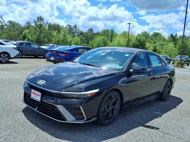 Photo of 2025 Abyss Black Hyundai ELANTRA