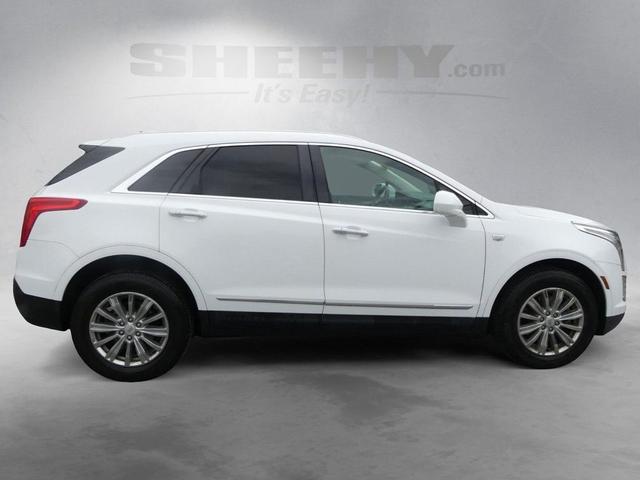 Photo of 2017 Crystal White Tricoat Cadillac XT5