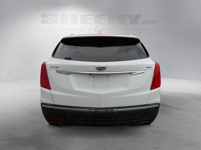Photo of 2017 Crystal White Tricoat Cadillac XT5
