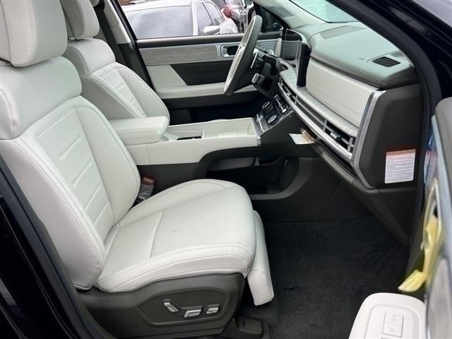 Photo of 2025 Phantom Black Hyundai SANTA FE HEV